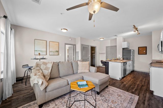 782 Riverfront Parkway 202, Chattanooga, TN 37402