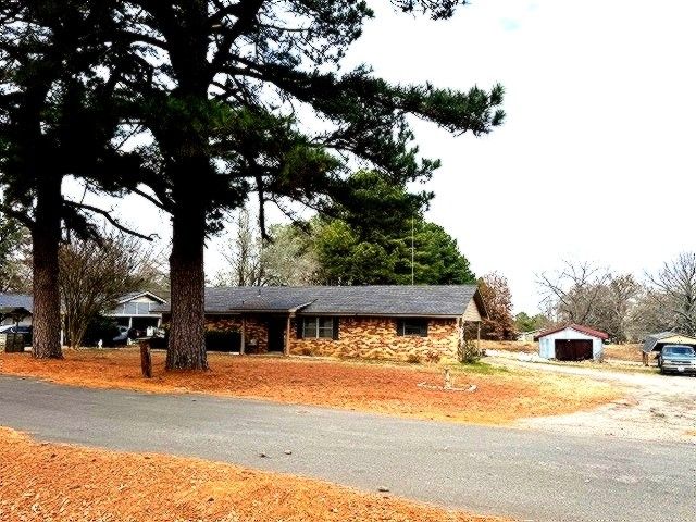 1525 Mansfield Road, Reno, TX 75462