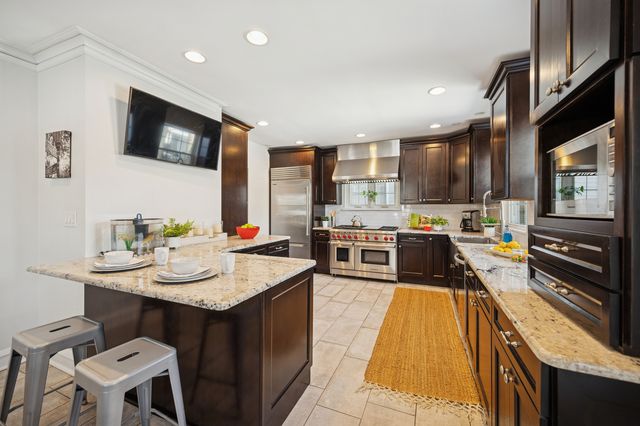 1500 FOREST Avenue, Wilmette, IL 60091