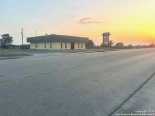 301 W FM 351, Beeville, TX 78102