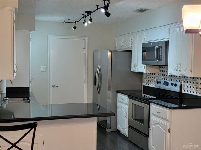 2200 Robin Avenue W, Mcallen, TX 78504