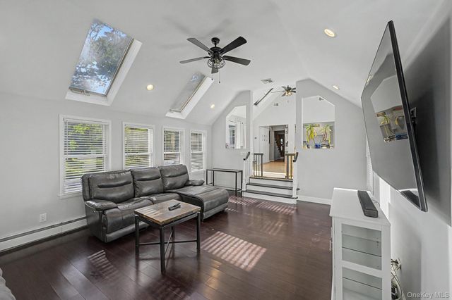 20 Richmond Boulevard, Lake Grove, NY 11755