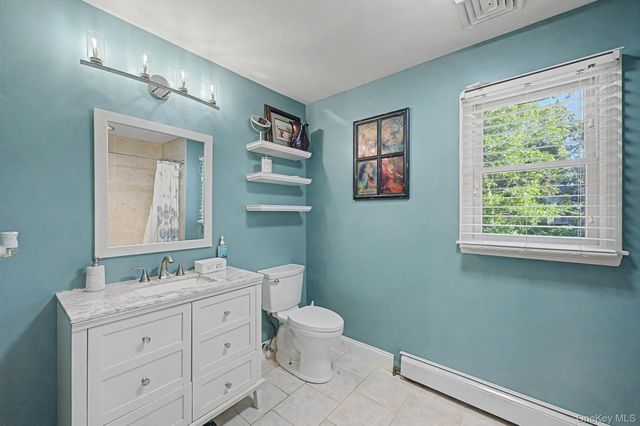 20 Richmond Boulevard, Lake Grove, NY 11755