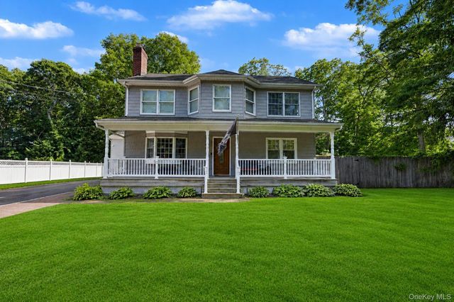 20 Richmond Boulevard, Lake Grove, NY 11755