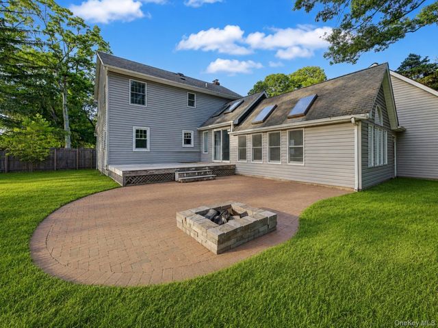 20 Richmond Boulevard, Lake Grove, NY 11755