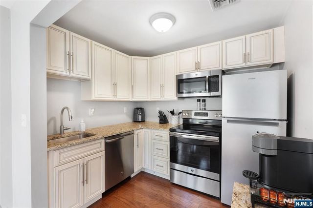 2 Grand 3, Hawthorne, NJ 07506