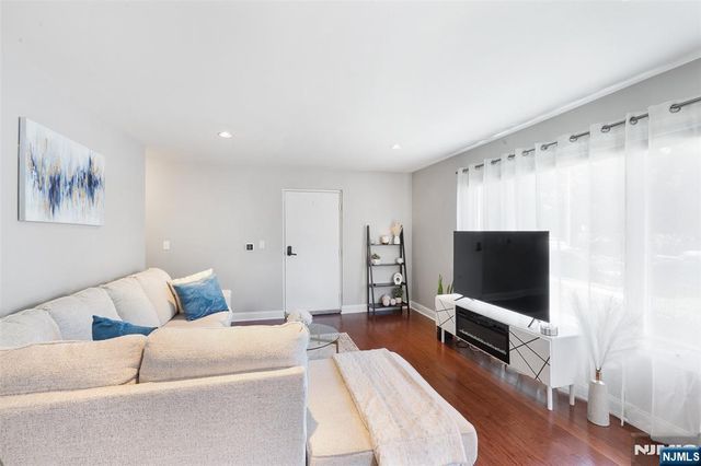 2 Grand 3, Hawthorne, NJ 07506
