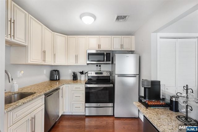 2 Grand 3, Hawthorne, NJ 07506