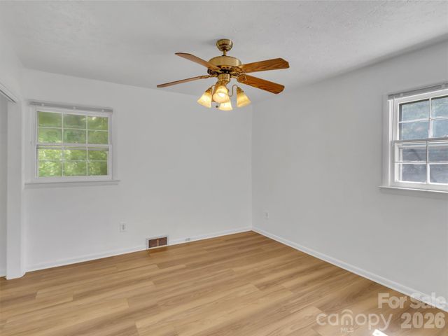 70 Iris Lane, Canton, NC 28716