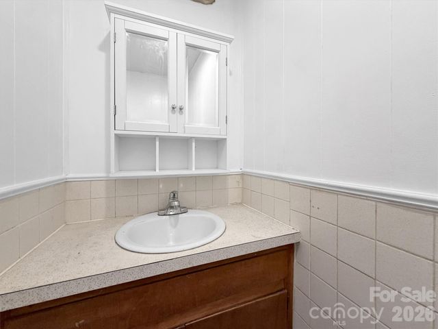 70 Iris Lane, Canton, NC 28716