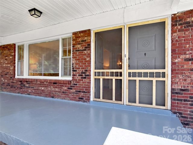 70 Iris Lane, Canton, NC 28716