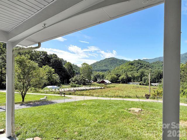70 Iris Lane, Canton, NC 28716