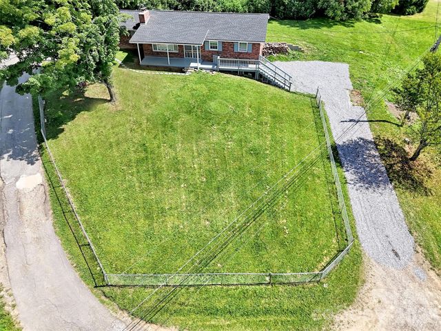 70 Iris Lane, Canton, NC 28716