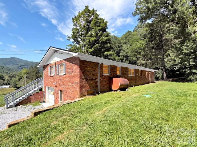 70 Iris Lane, Canton, NC 28716