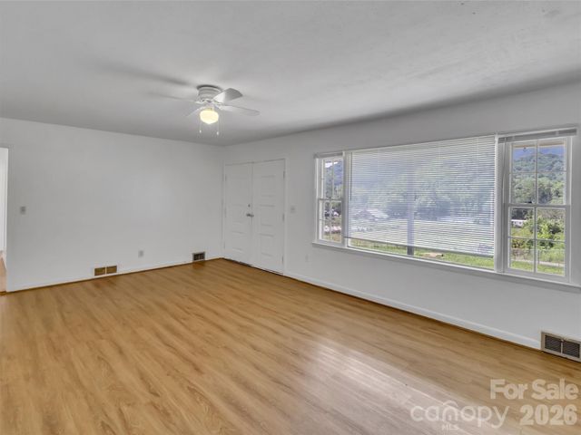 70 Iris Lane, Canton, NC 28716