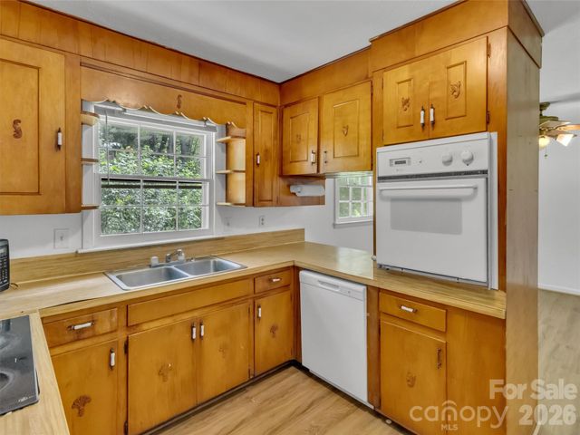 70 Iris Lane, Canton, NC 28716