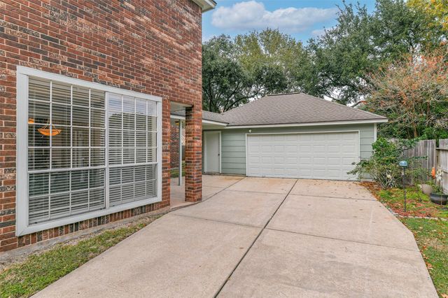 2021 Sandy Coast Circle, League City, TX 77573