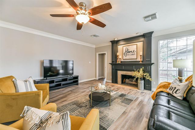 2021 Sandy Coast Circle, League City, TX 77573