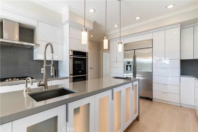 4918 Calvin Avenue, Tarzana, CA 91356