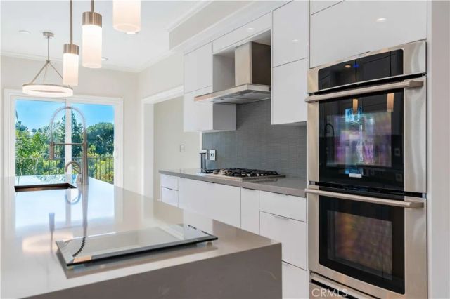 4918 Calvin Avenue, Tarzana, CA 91356