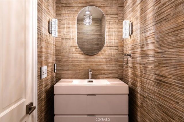 4918 Calvin Avenue, Tarzana, CA 91356