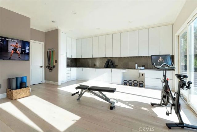 4918 Calvin Avenue, Tarzana, CA 91356