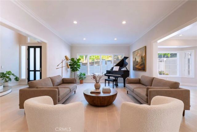 4918 Calvin Avenue, Tarzana, CA 91356