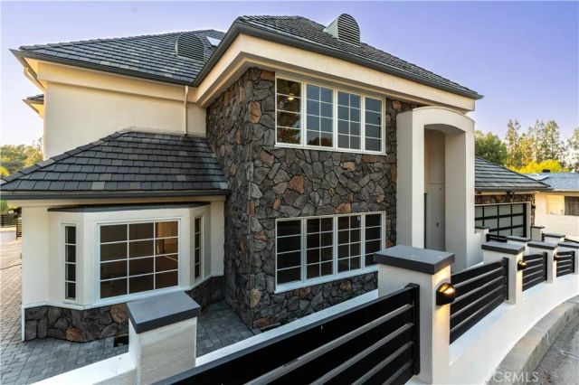 4918 Calvin Avenue, Tarzana, CA 91356