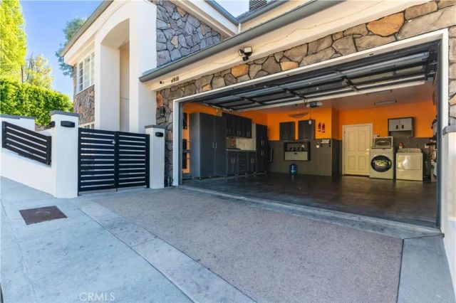 4918 Calvin Avenue, Tarzana, CA 91356