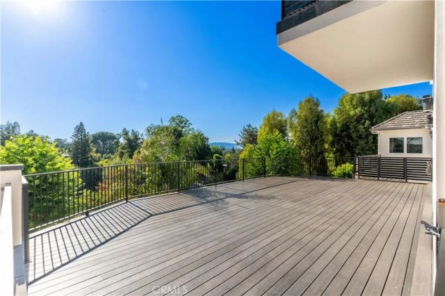 4918 Calvin Avenue, Tarzana, CA 91356