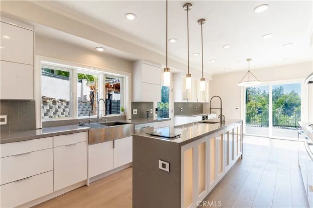 4918 Calvin Avenue, Tarzana, CA 91356