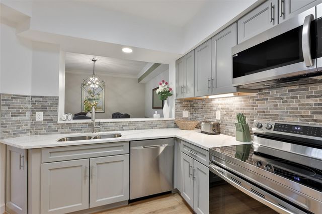 3312 BAY CLUB CIRCLE 3212, Tampa, FL 33607