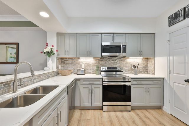 3312 BAY CLUB CIRCLE 3212, Tampa, FL 33607