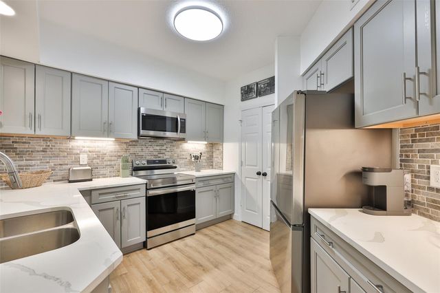 3312 BAY CLUB CIRCLE 3212, Tampa, FL 33607