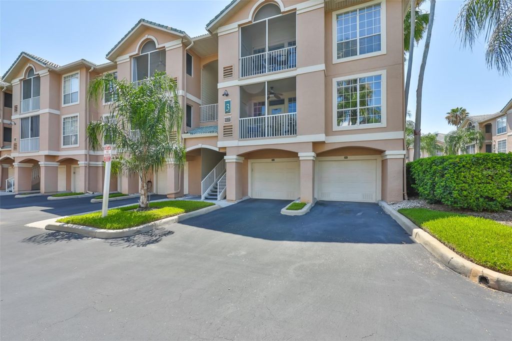 Image 3 of property listing at 3312 BAY CLUB CIRCLE 3212, Tampa, FL 33607