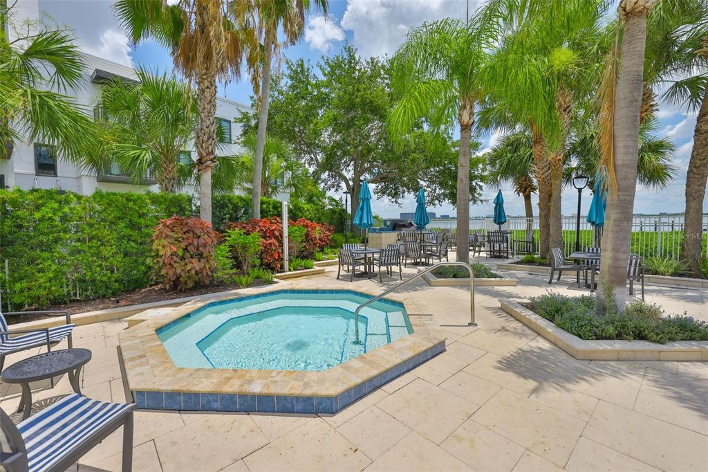 Image 7 of property listing at 3312 BAY CLUB CIRCLE 3212, Tampa, FL 33607