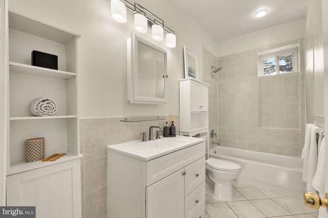 1231 FRANKLIN ST NE, Washington, DC 20017