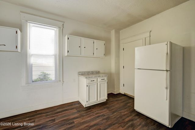 3026 Grand Ave, Louisville, KY 40211