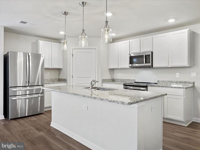 387 AYLESBURY LN, Martinsburg, WV 25403