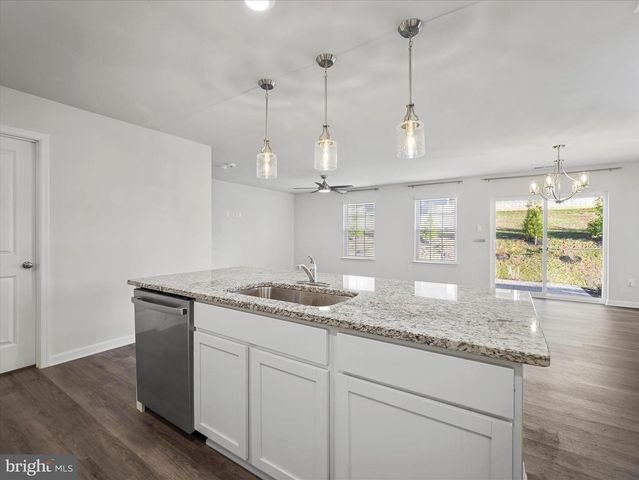 387 AYLESBURY LN, Martinsburg, WV 25403