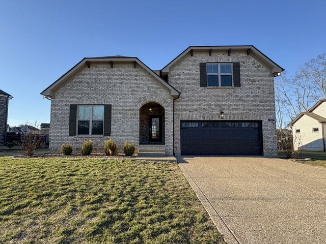 207 Strongpoint Dr, Hendersonville, TN 37075