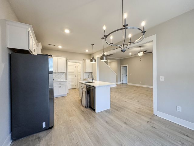 207 Strongpoint Dr, Hendersonville, TN 37075