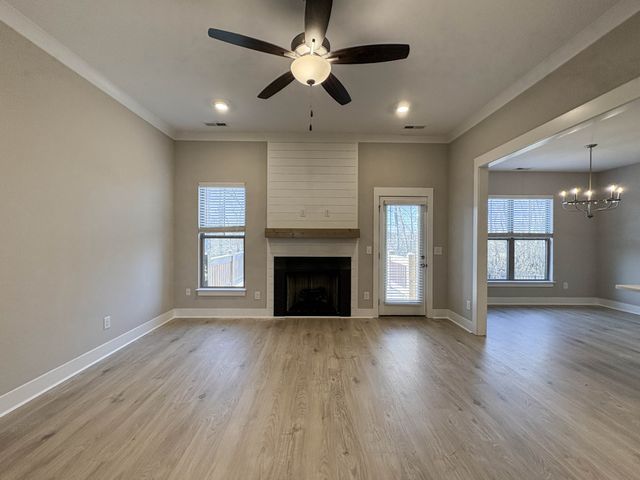 207 Strongpoint Dr, Hendersonville, TN 37075