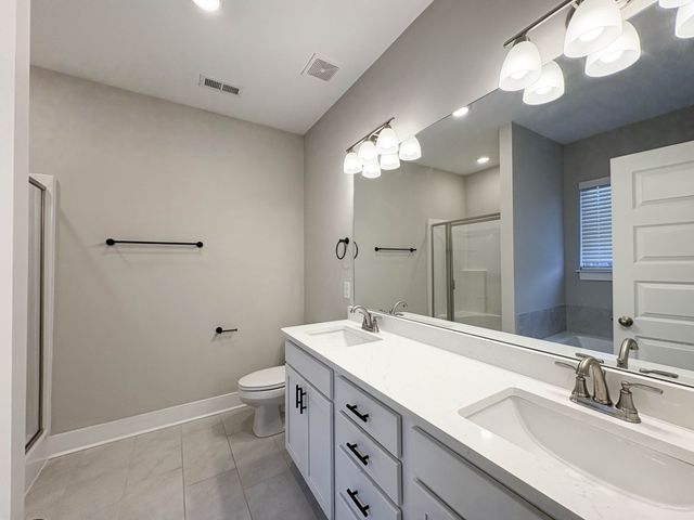 207 Strongpoint Dr, Hendersonville, TN 37075