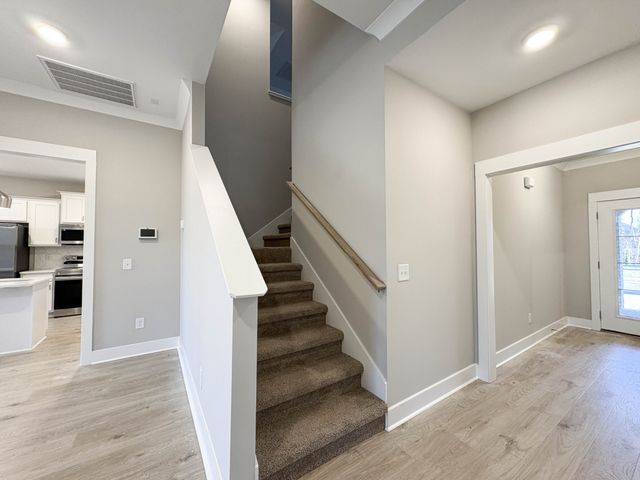 207 Strongpoint Dr, Hendersonville, TN 37075