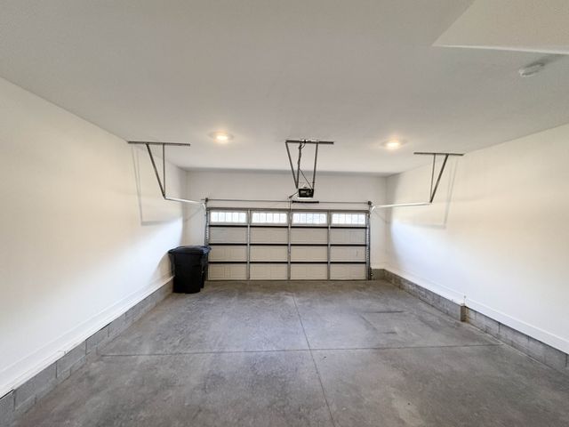 207 Strongpoint Dr, Hendersonville, TN 37075