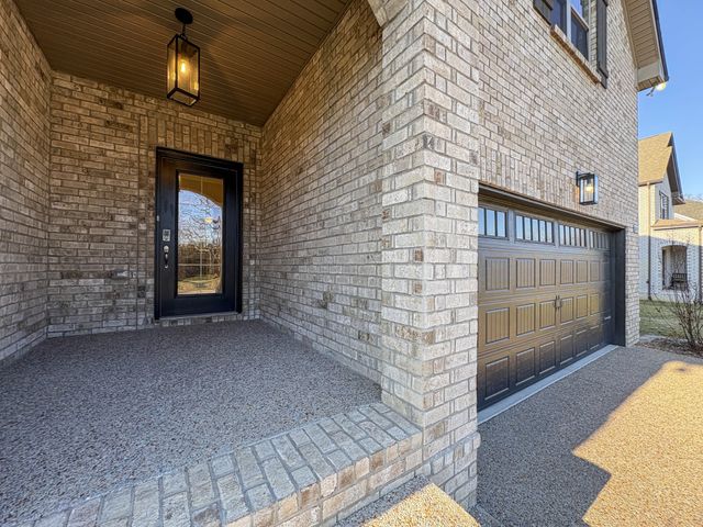 207 Strongpoint Dr, Hendersonville, TN 37075