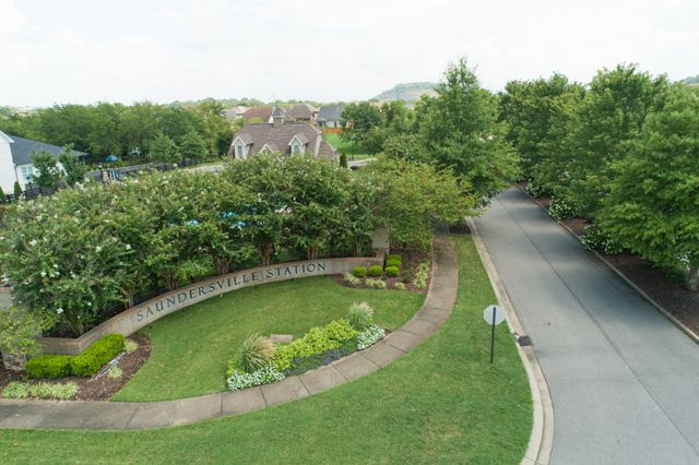 207 Strongpoint Dr, Hendersonville, TN 37075