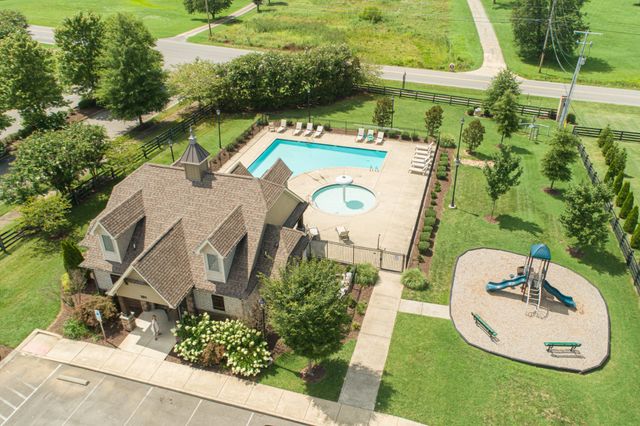 207 Strongpoint Dr, Hendersonville, TN 37075