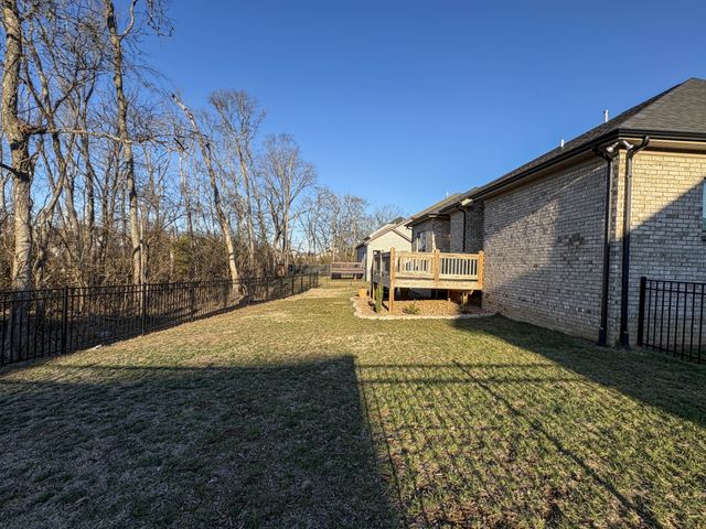 207 Strongpoint Dr, Hendersonville, TN 37075